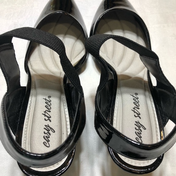 Easy Street Patent Sling Back Black Heels NWOB - Picture 7 of 8